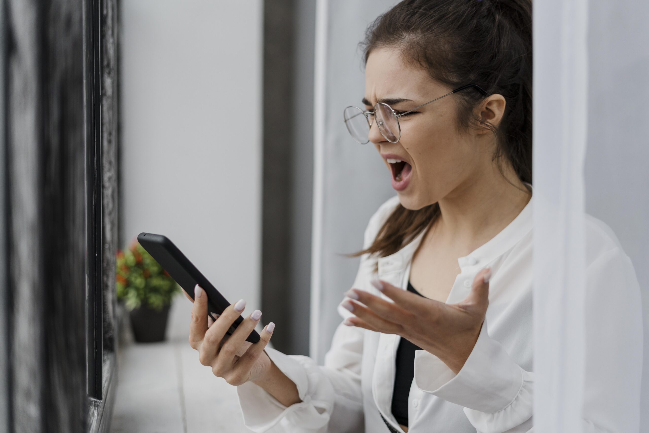 Serviço de telefonia suspenso indevidamente