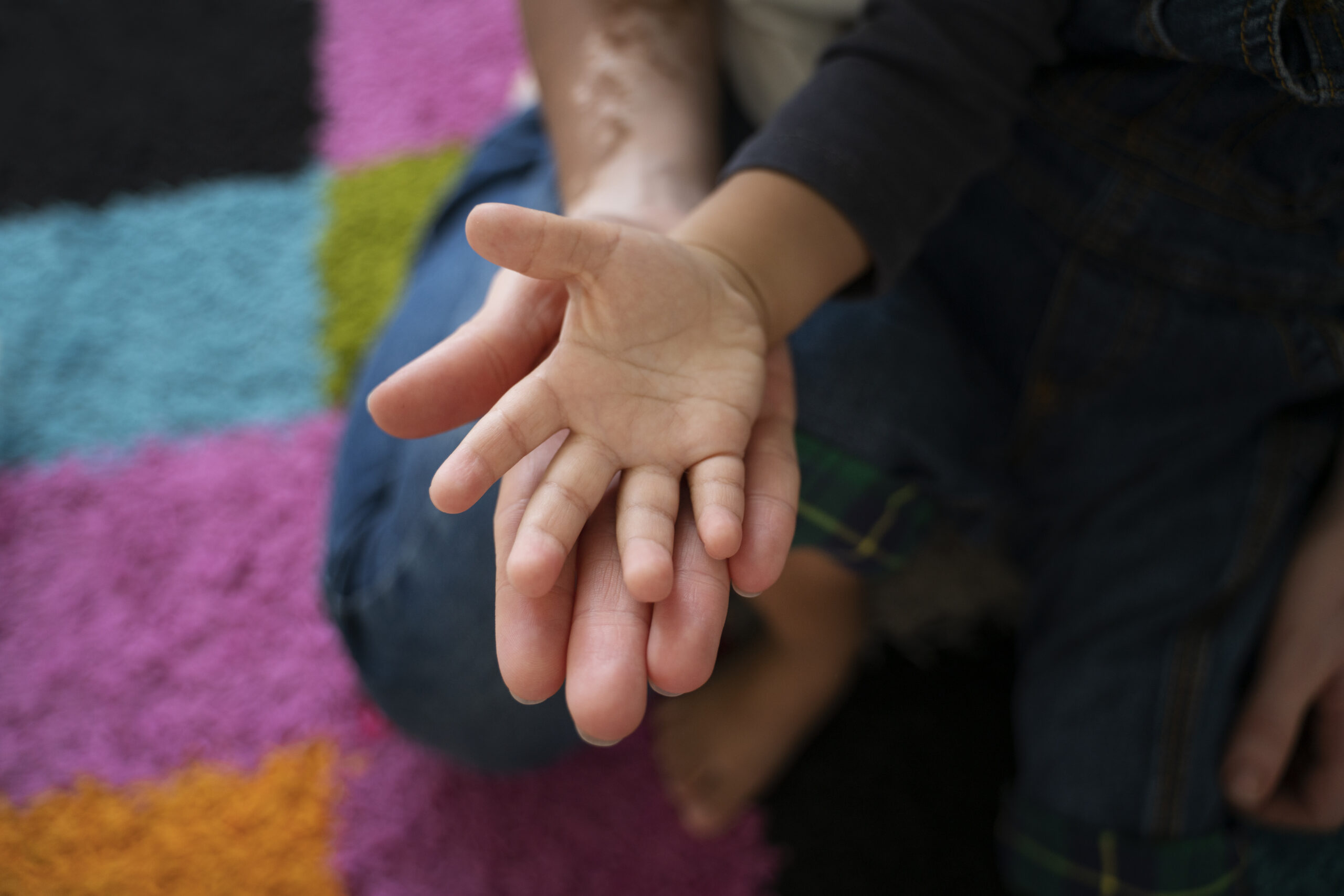 Família com criança PCD: como conseguir terapias custeadas pelo plano ou SUS