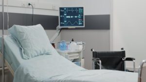 Sem vaga de UTI no SUS? Saiba como garantir internação imediata pela Justiça